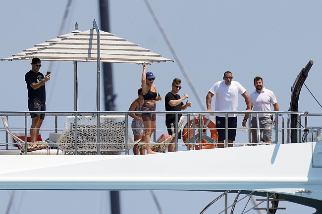 Алекс Родригес с друзьями на яхте Ocean Paradise, 2021 фото № 2