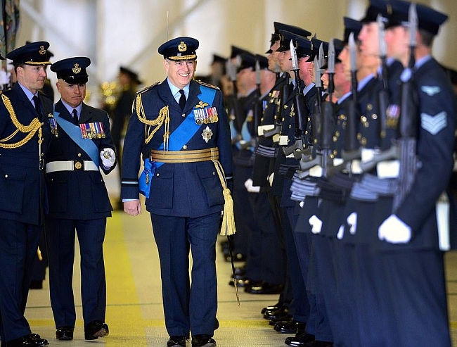 Принц Эндрю — почетный коммодор Королевских ВВС с личным составом  в Лоссимуте, Шотландия, 2015 фото № 2