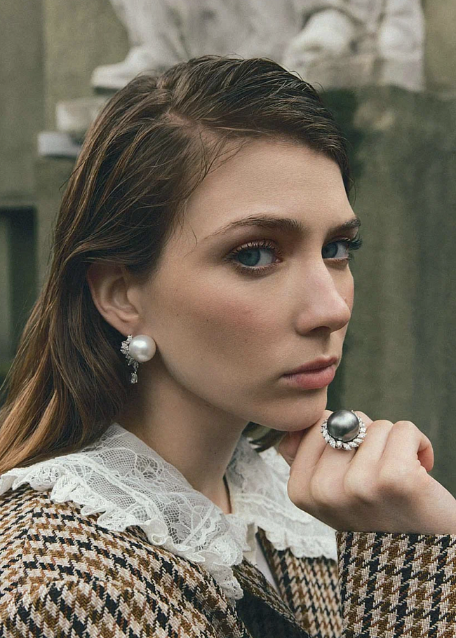 Жакет, Massimo Alba («Кашемир и Шелк»); топ, Chloé (ЦУМ); серьги и кольца, все — Classic, золото, жемчуг, бриллианты, Mercury фото № 3