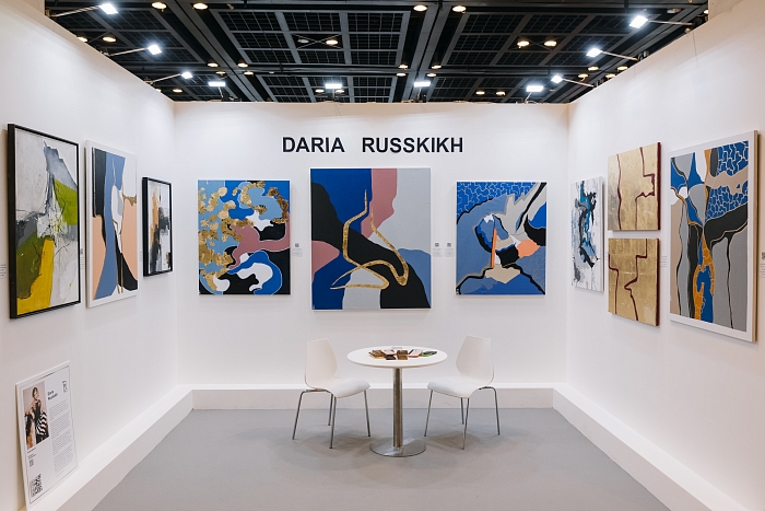 Стенд Дарьи Русских на выставке «World Art Dubai 2023» фото № 6