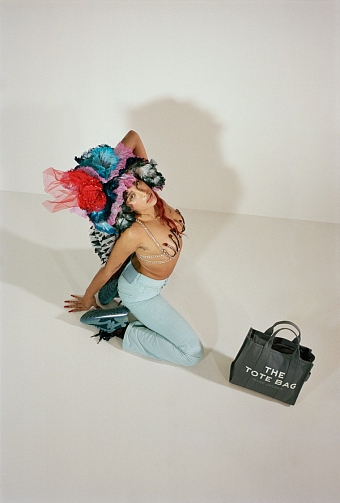 Вся в маму: Лурдес Леон стала героиней новой кампании Marc Jacobs фото № 2