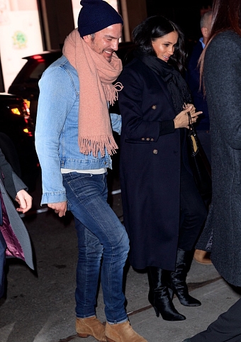 Меган Маркл в модном синем пальто на ужине с друзьями в Нью-Йорке фото № 2