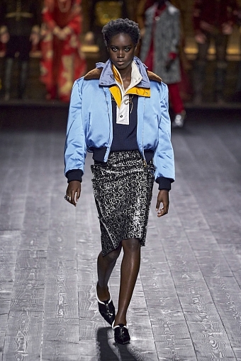 О времени: показ Louis Vuitton закрыл Неделю моды в Париже фото № 8