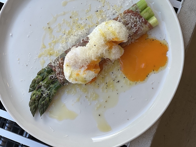 Яйца пашот с панчеттой в ресторане Verd фото № 14