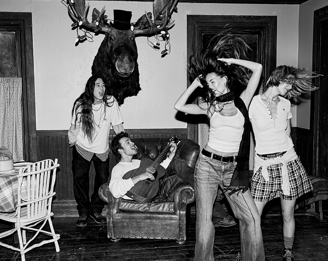 Fashion-дайджест: коллекция Kalmanovich Holiday, новогодний дроп Qari Qris и другие новости фото № 16