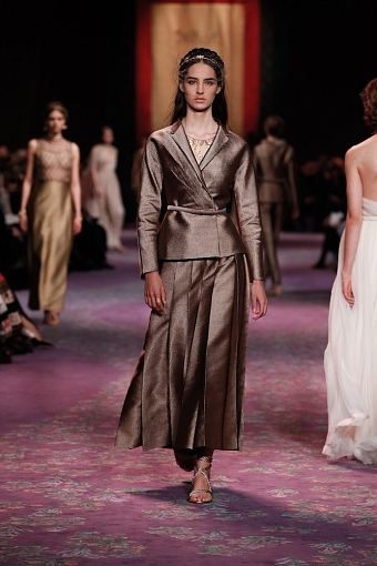 «Что если бы женщины правили миром»: коллекция Christian Dior Haute Couture весна-лето 2020 фото № 14