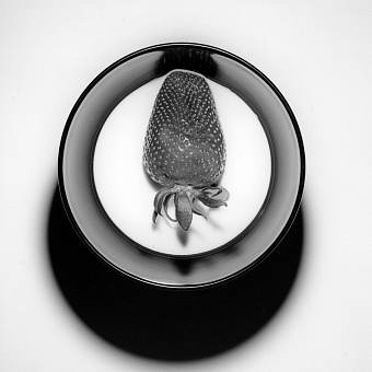 смотреть, но (не) трогать: роберт мэпплторп и искусство прикосновения фото № 9 «Клубника», 1985 фото № 9