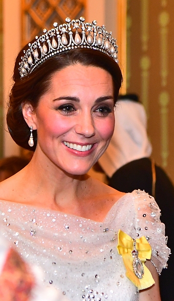 Просто принцесса: роскошная Кейт Миддлтон на приеме в Букингемском дворце фото № 4