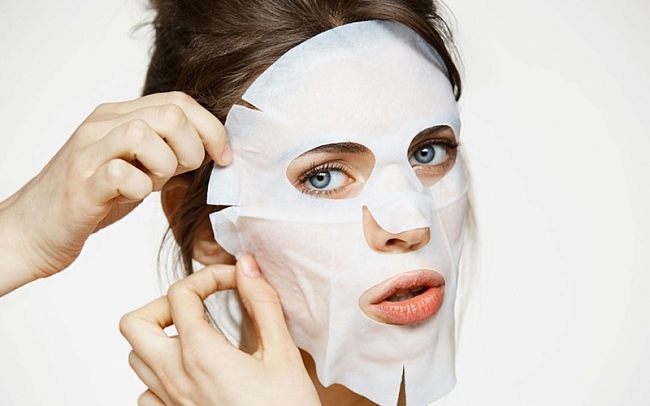 Не дайте глиняной маске высохнуть на лице: это и другие правила пользования различными масками фото № 1