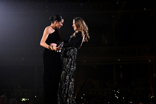Сюрприз: беременная Меган Маркл на The Fashion Awards 2018 фото № 3