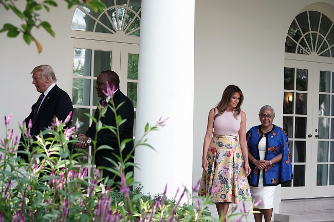 Мелания Трамп на встрече с президентом Кении фото № 7