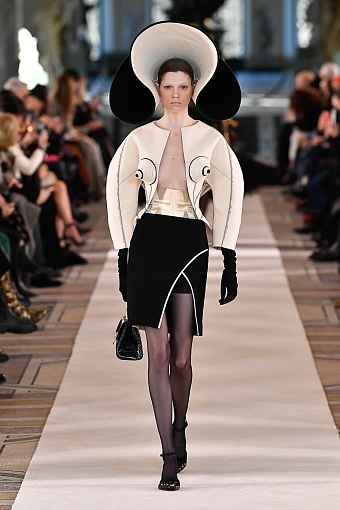 Schiaparelli Haute Couture весна-лето 2022 фото № 18