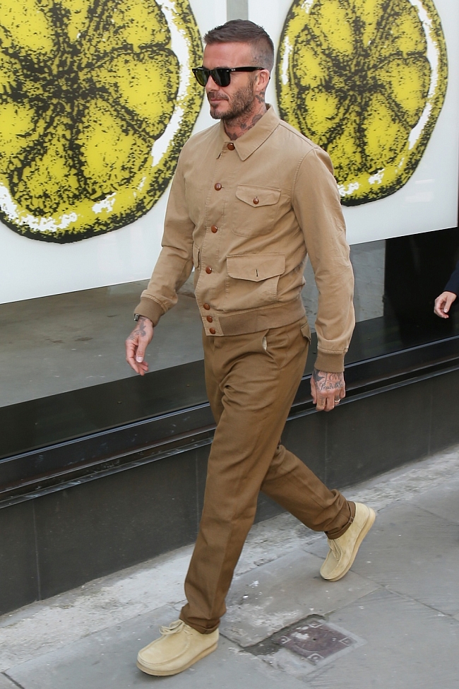 Дэвид Бекхэм в ботинках валлаби на Неделе моды в Лондоне, июнь 2018 фото № 4