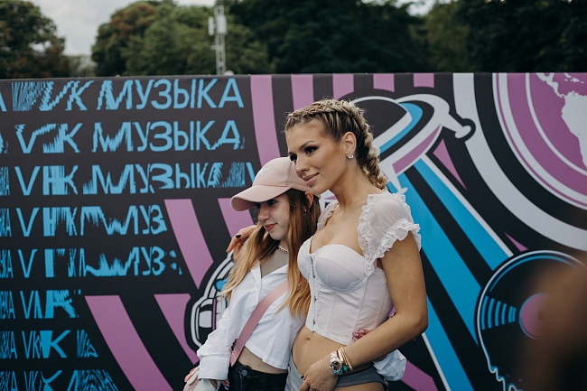Люся Чеботина на фестивале VK Fest фото № 4