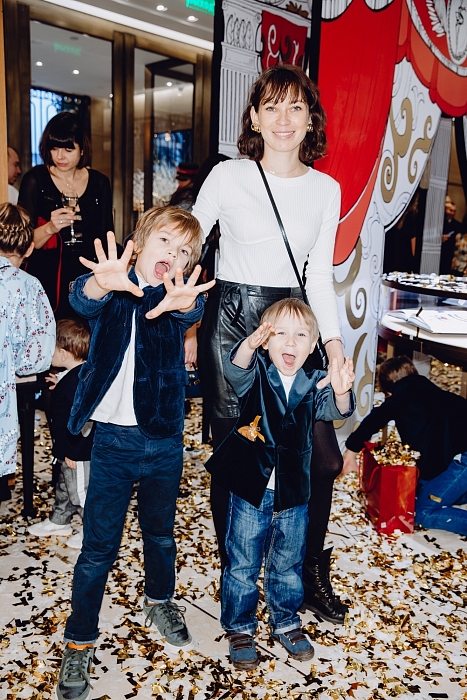 Елена Сарапульцева с сыновьями Николаем и Максимом фото № 3