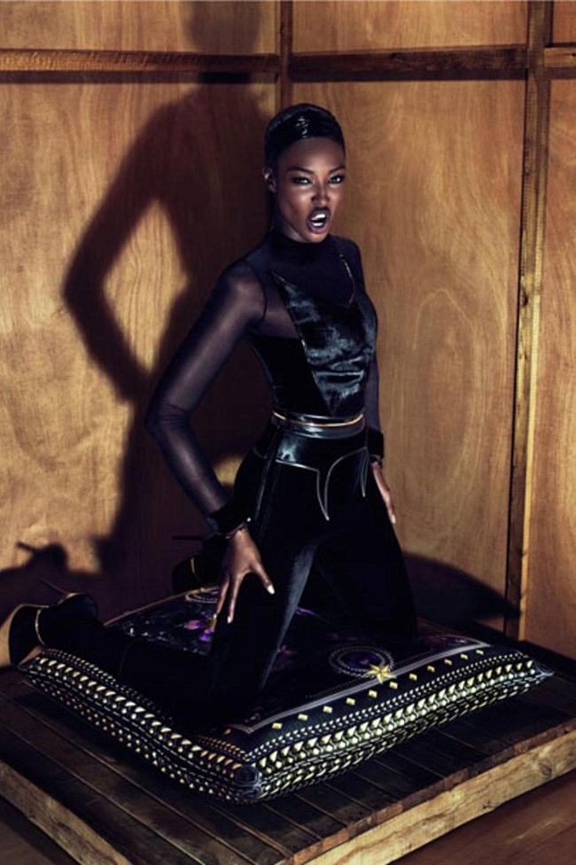 Наоми Кэмпбелл в рекламной кампании Givenchy, 2011 год фото № 18