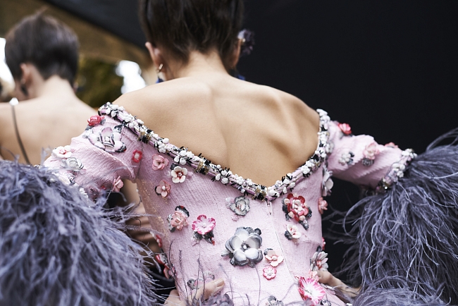Как создавалась коллекция Chanel Haute Couture 2019 фото № 5
