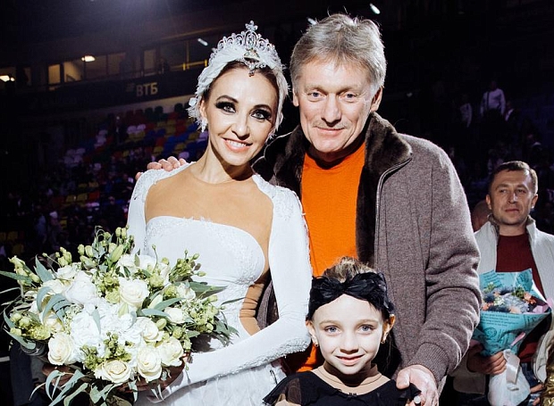 Дмитрий Песков и другие гости премьеры балета на льду Татьяны Навки «Лебединое озеро» 