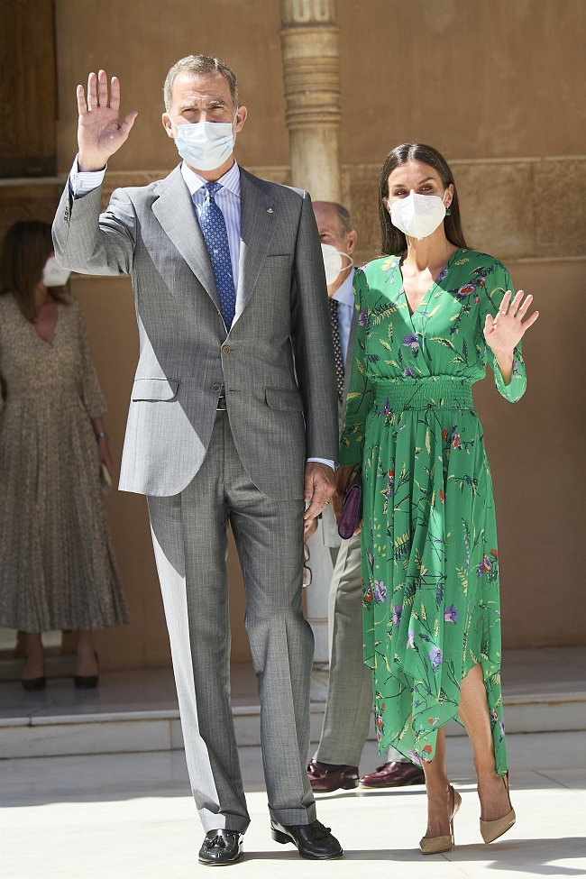 Король Испании Филипп и королева Летиция в платье Maje, 2021 год фото № 2