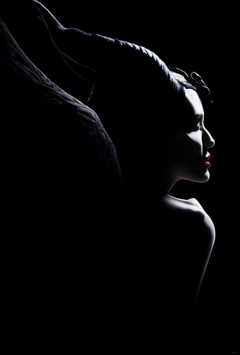 Тьма и Свет: Анджелина Джоли против Мишель Пфайффер в первом трейлере новой «Малефисенты» фото № 1