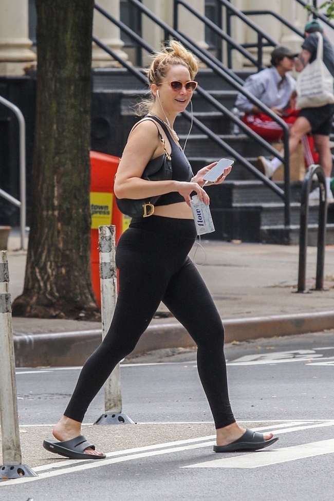 Беременная Дженнифер Лоуренс в Нью-Йорке, 2021 фото № 1