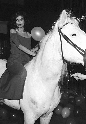 it girl энциклопедия: от джейн биркин до эддисон рей фото № 5 It girl энциклопедия: от Джейн Биркин до Эддисон Рей фото № 5