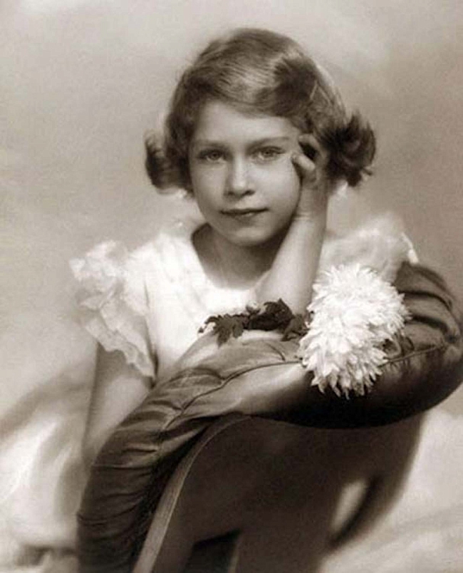 Королева Елизавета II в детстве фото № 5