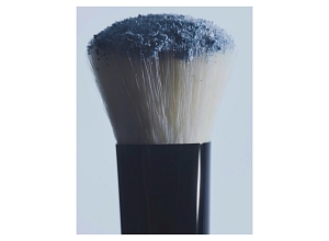 Ностальгия по цвету: почему голубые тени снова в моде