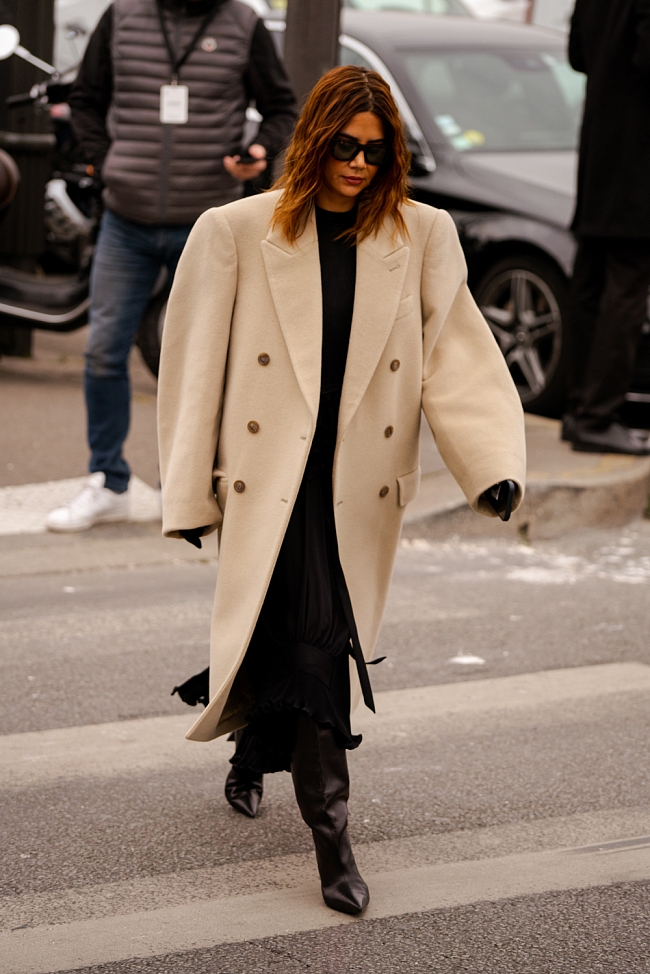 Кристин Сентенера — стритстайл на Неделе моды в Париже осень-зима 2022/23 фото № 29