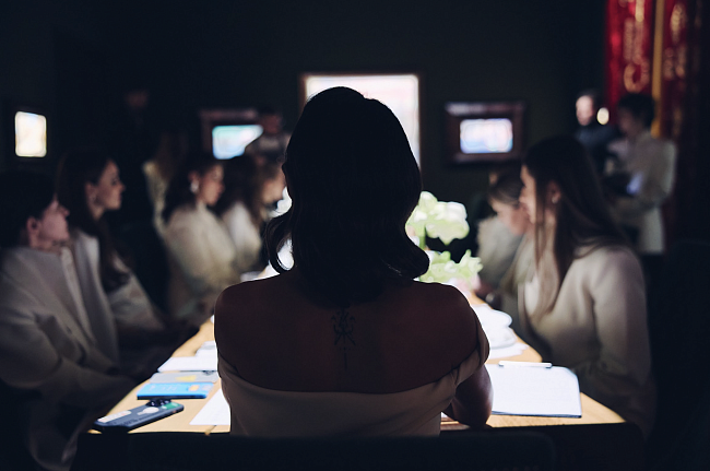 Fashion-дайджест: коллекция Kalmanovich Holiday, новогодний дроп Qari Qris и другие новости фото № 23