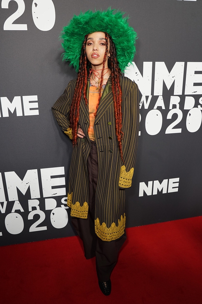 FKA Twigs в Jean Paul Gaultier на премии NME, 2020 год фото № 4