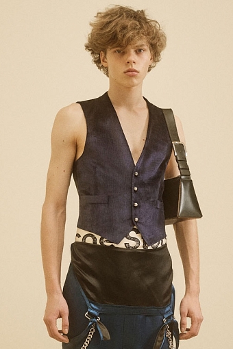 Одежда для ироничных: Acne Studios показывают, как мужчинам носить наивные украшения фото № 8