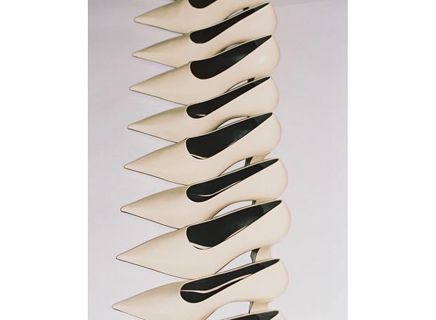 Прямоугольный мыс, яркие кеды, мюли на танкетке и другие тренды обуви этой весны 