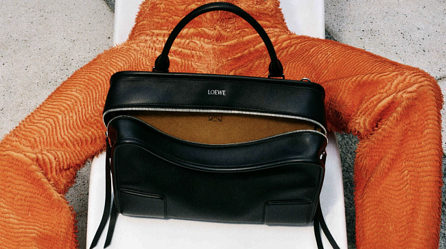 Wishlist! Сумка Loewe Amazona 180, ваза The Dar Store x Sac du jour, укороченный пиджак Offret и другие хотелки Марка Смирнова фото № 2