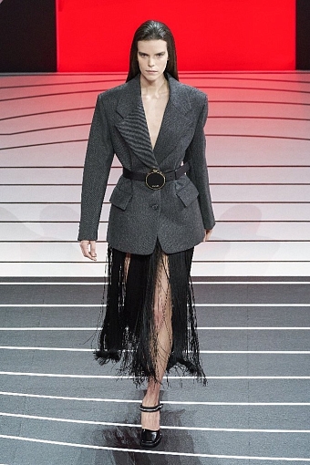 Резиновые сапоги, нейлоновые куртки и другие тренды в новой коллекции Prada осень-зима 2020/21 фото № 1