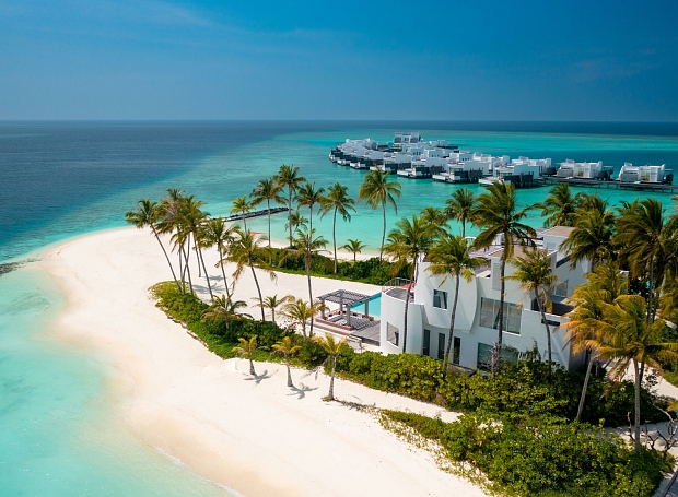 Безмятежные пляжи, высаживание кораллов и кино под звездным небом: отдых всей семьей на курорте Jumeirah Maldives Olhahali Island 
