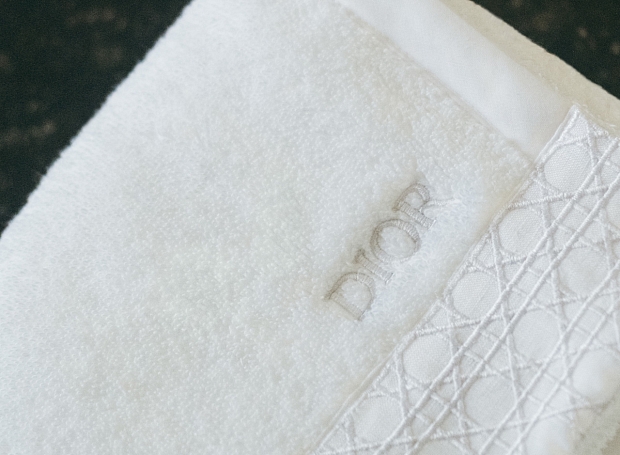 Dior выпустили самые инстаграмные полотенца для дома