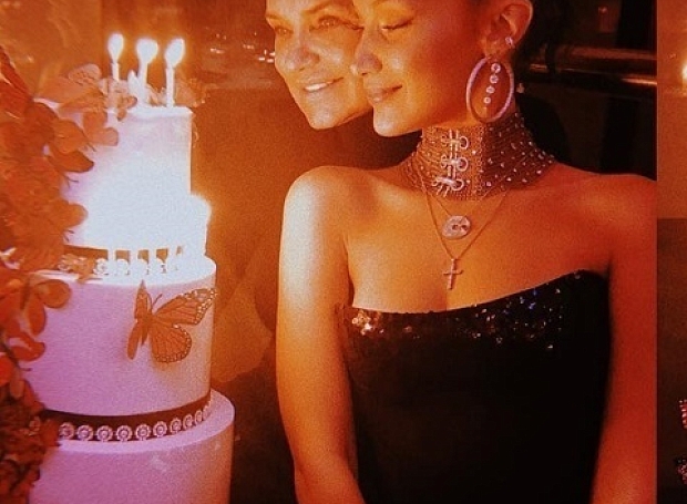 Белла Хадид показала фото со своего дня рождения