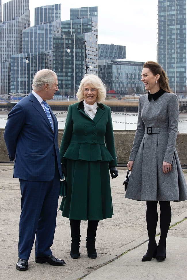 Принцу Уэльский, герцогиня Корнуолльская и Кейт Миддлтон, февраль 2022 года фото № 1