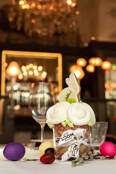 «Brasserie Мост». Сладкий кулич с бурбонской ванилью, апельсином, безе и имбирным пряником в виде зайца, от 950 руб. фото № 10