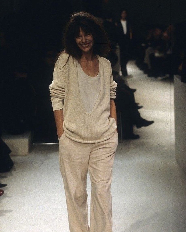 Джейн Биркин на показе Hermès весна-лето 2000. Фото: @nicolephelps фото № 4