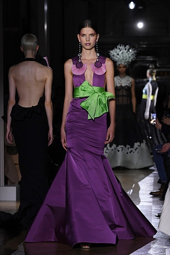 Платья мечты: как прошел показ Valentino Haute Couture весна-лето 2020 фото № 15