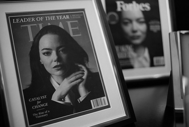 Эмма Стоун — о фильме «Бугония», конспирологических теориях и работе с Йоргосом Лантимосом фото № 7