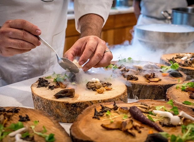 Трюфель, шимеджи, шампиньоны: 4 необычных рецепта с грибами от шеф-поваров Швейцарии, Италии и Франции