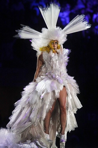Леди Гага во время тура The Monster Ball, 2011 год фото № 3