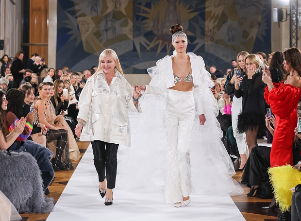 Неделю высокой моды в Париже закрыл показ российского бренда Yanina Couture