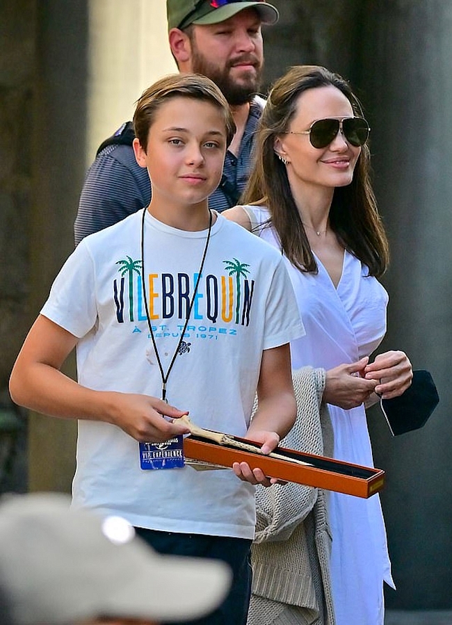 Анджелина Джоли с сыном Ноксом фото № 1