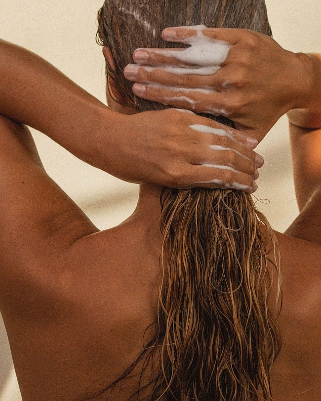Как часто нужно мыть голову? (фото: @crownaffair) фото № 1