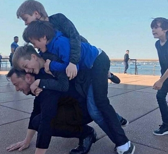 Илон Маск с детьми. Фото: @elonrmuskk фото № 4