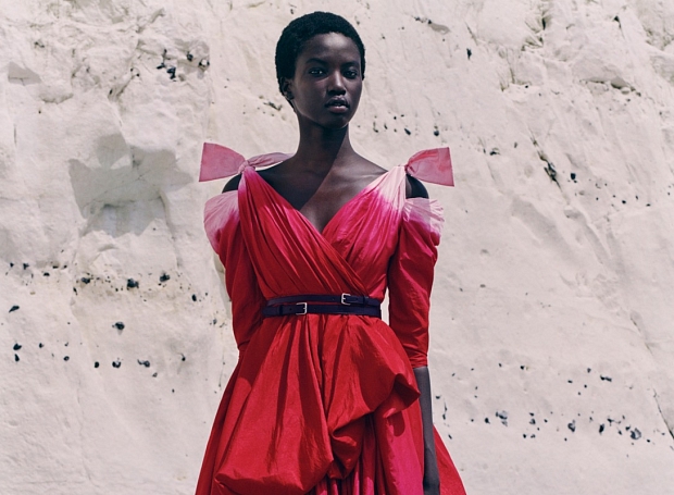 Fashion-дайджест: новая коллекция Alexander McQueen, запуск H&M Conscious и другие новости